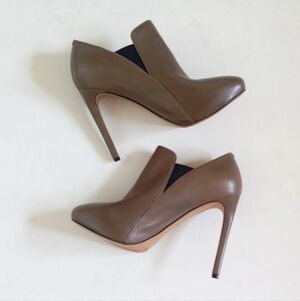Nine West Y2K taupe leather stiletto heel ankle booties